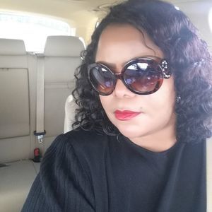 Meet your Posher, Denise